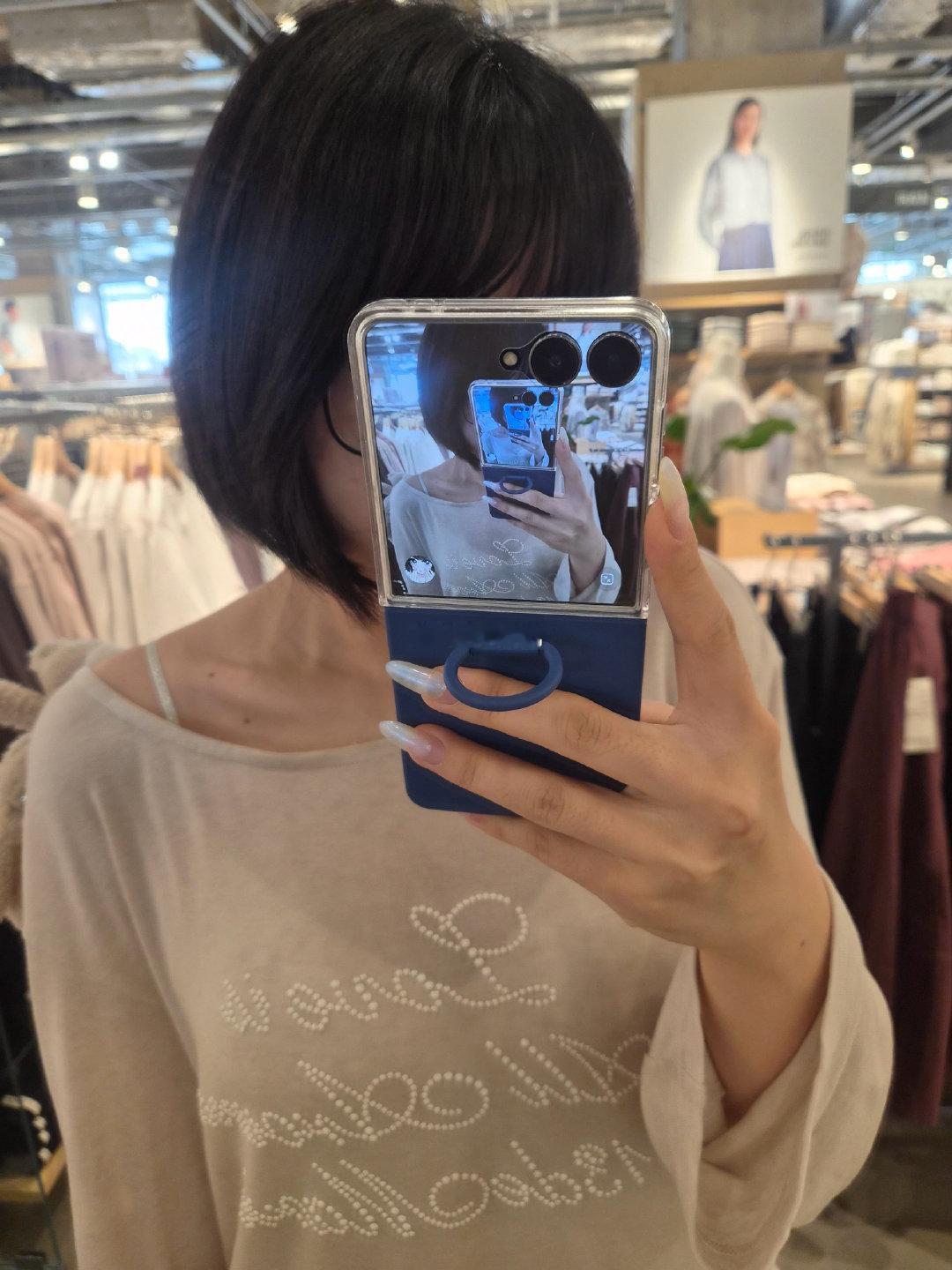 会为了猎奇换呀 三星折叠屏非常美 更多是为了好看换 拍照也很有趣～    ​