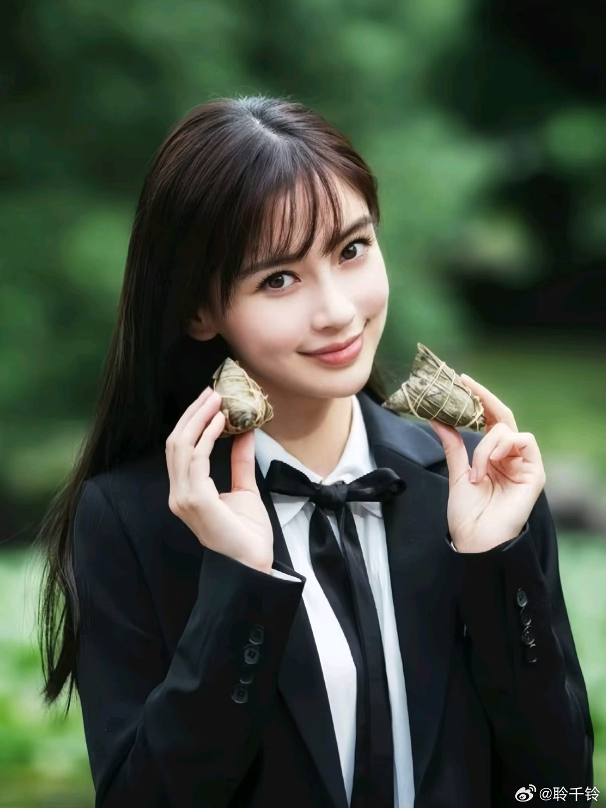 #angelababy[超话]# yy#angelababy# 

"我眼中的暮色,是这盛世是你眼里的星光是仲夏""𝓣𝓱𝓮 𝓽𝔀𝓲𝓵𝓲𝓰𝓱𝓽 𝓲𝓷 𝓶𝔂 𝓮𝔂𝓮𝓼 𝓲𝓼 𝓽𝓱𝓲𝓼 𝓰𝓸𝓵𝓭𝓮𝓷 𝓪𝓰𝓮, 𝓽𝓱𝓮 𝓼𝓽𝓪𝓻𝓵𝓲𝓰𝓱𝓽 𝓲 ​
