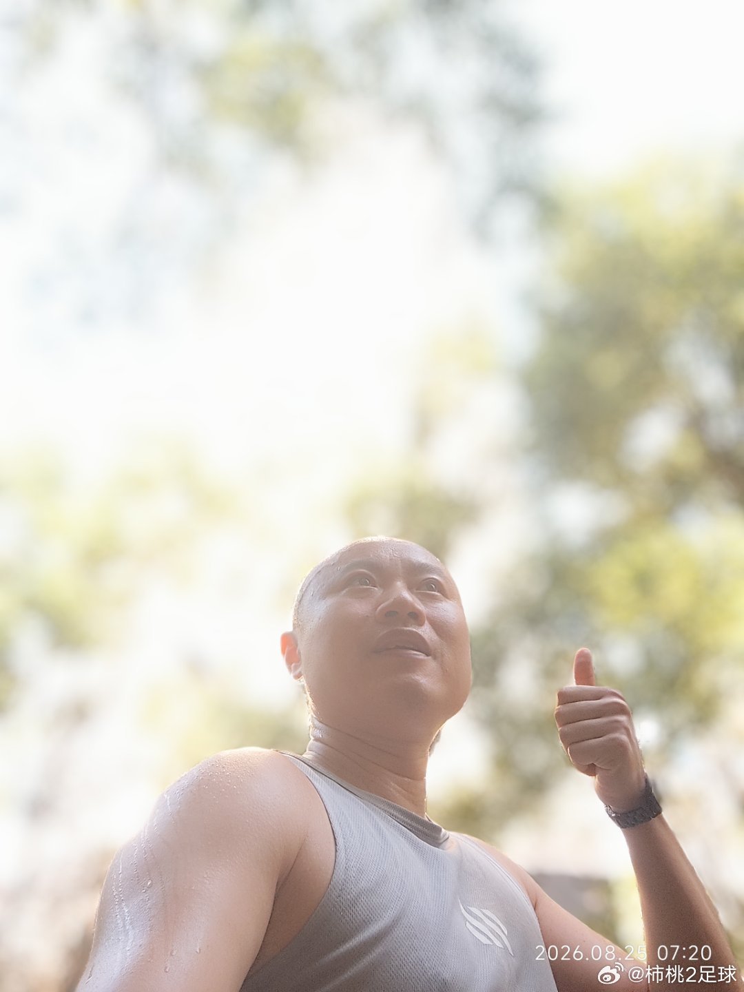 江宁晴☀️…暑假快结束了
柿子的第二阶段补课接近尾声，辛苦
桃子的暑假作业也完成了
继续生活继续努力
自强不息，厚德载物
自信阔步前行 ​