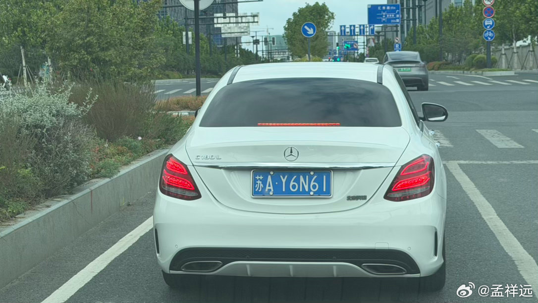 偶然看到这种奔驰二手油车，还能卖出原价的20%么？ ​