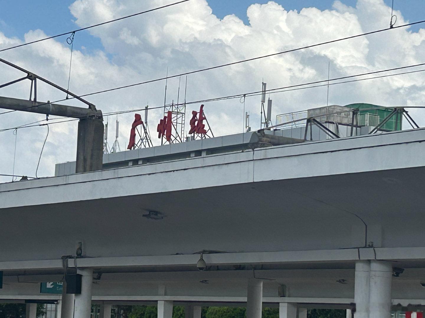 社会在进步啊！我们越来越好啊！激动啊！  记得 1998 年，大学毕业...