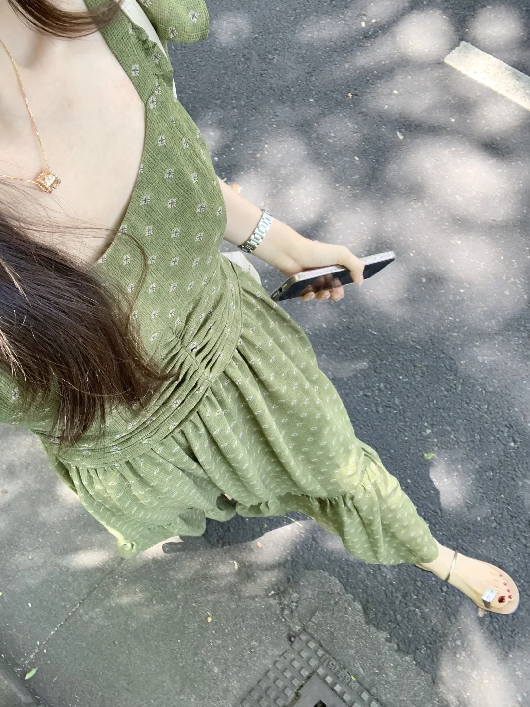 Look 遇见绿色碎花🌿连衣裙