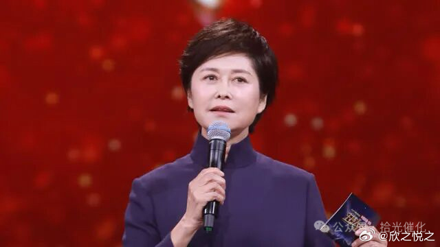 著名主持人敬一丹因病离世，圈内同行与后辈纷纷追忆这位被大家称为"敬大姐"的前辈，其中老搭档白岩松与四川主持人周东的追念尤为引人关注。  一、后辈眼中的温暖与榜样- 周东追忆：四川知名主持人周东称她是"