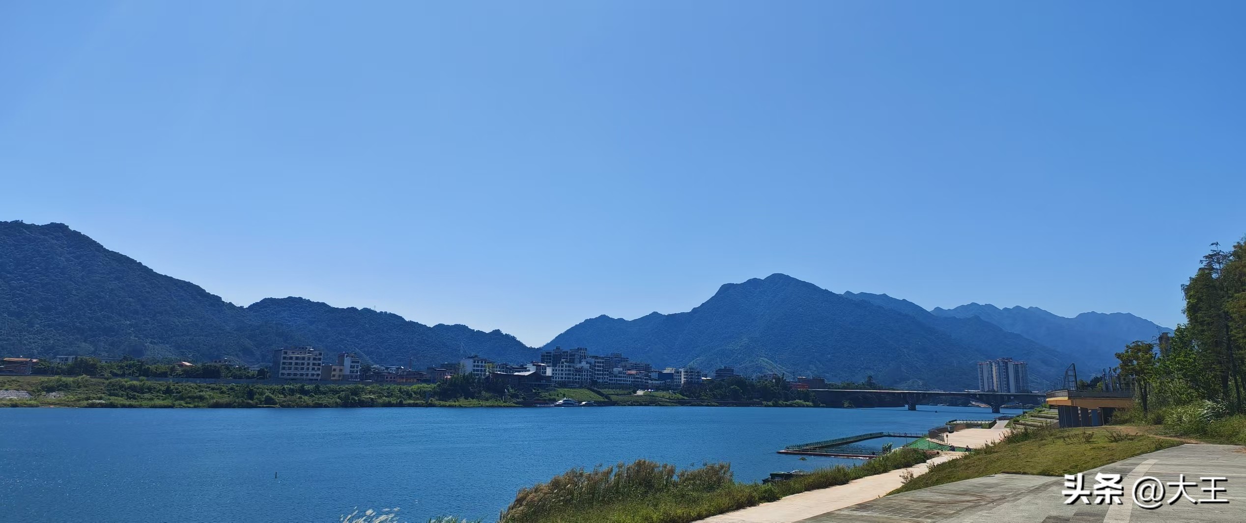 晒图笔记大赛 上周跟着户外团去浙西天池转了一圈，随手拍的几张湖景图，居然在公司晒