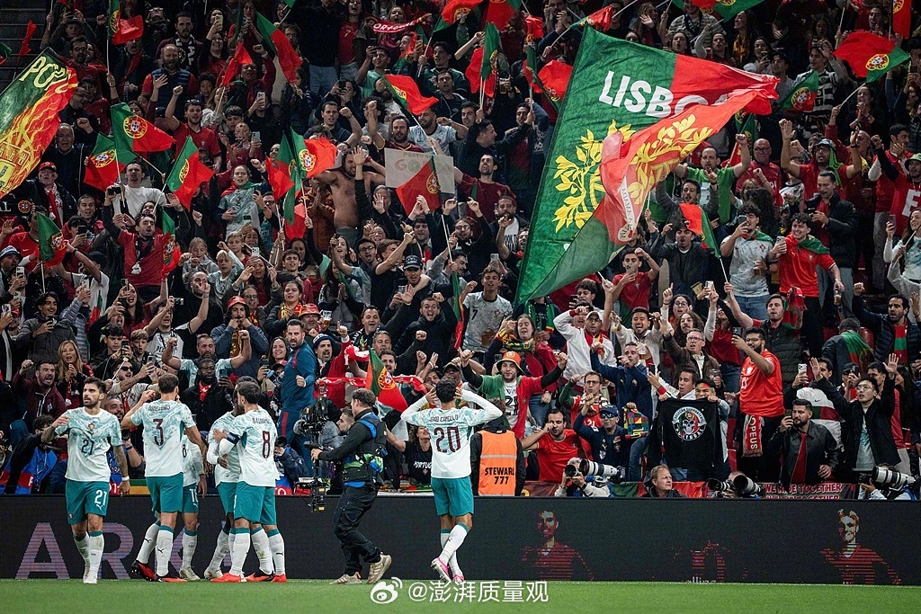 #C罗缺阵葡萄牙仍大胜#【葡萄牙4比2丹麦取得三连胜】#葡萄牙主帅回应C罗离队#在核心球员C罗离队风波尚未平息的背景下，葡萄牙队用一场干脆利落的胜利给出了最强硬的回应。#葡萄牙4比2丹麦#

北京时间10月2日凌晨，欧国联A级联赛第3轮，葡萄牙客场4比2击败丹麦，豪取三连胜。

葡萄牙从开场便反客为主， ​