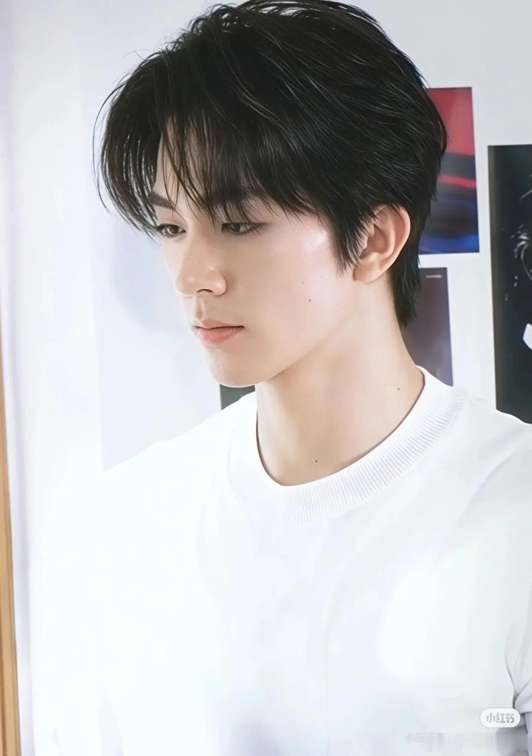 #港娱新顶流# 
港娱新顶流，02年香港00后彭梓烨，怎么有种ai短剧男主感[允悲] ​