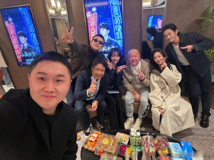 #姜妍合照没有肖战##姜妍追剧团合照没有肖战#姜妍合照没有肖战，刀特刘是回南方了吗[不愧是你][不愧是你] ​