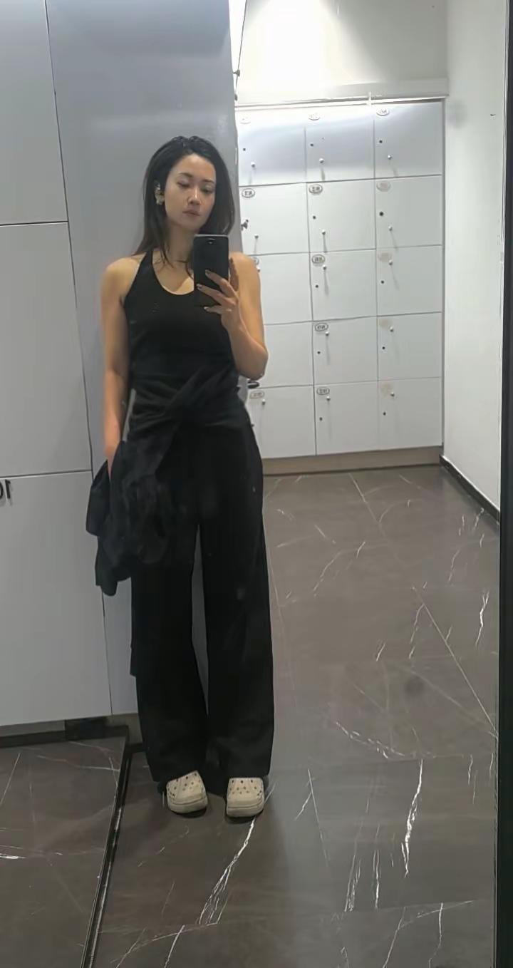 <p>拽姐穿搭 酷酷的小姐姐 健身女孩穿搭 <!--{img:0}--...