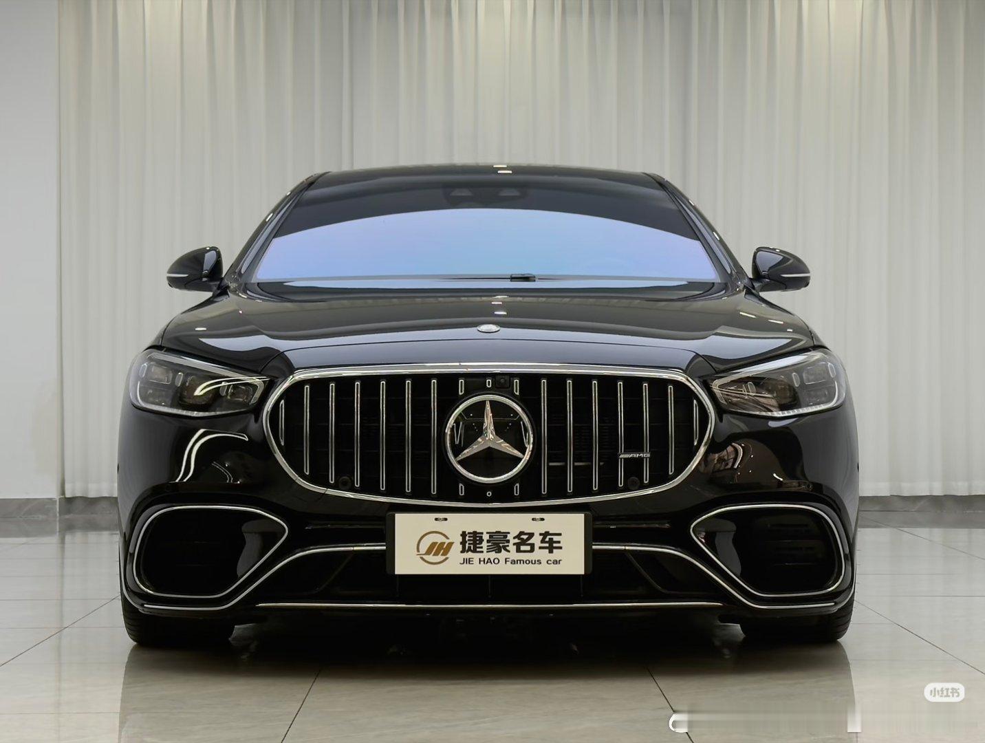 这辆开过的奔驰S63L E Performance，安全行驶了6200公里，全车原版原漆带车衣，动力超强，搭载了4.0T V8双涡轮增压发动机搭配后轴P3电机，最大输出802马力，而且应该是V8猛兽，开起来也特别拉风，而且就是西装暴徒的灵魂 ​