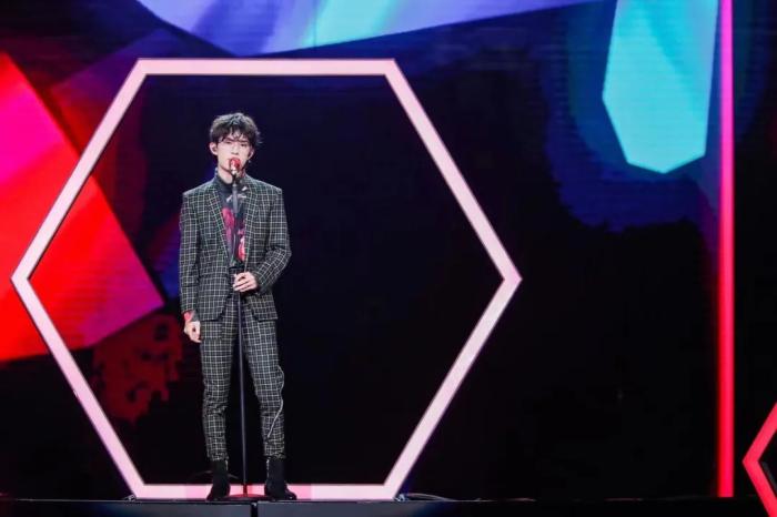 面试过程该不该公开?是不是“非在职人员”?易烊千玺考编引发全网争议