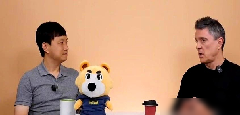 李昊亚运会点球两连扑，胡荷韬奔袭半场逆足世界波，这四个孩子被外教点名了，原话很难听。
安东尼奥直接撂牌子：想留洋，先从葡甲、德乙的冷板凳坐起。不是去当大爷，是去挨打。他还点破一件挺扎心的事，国内给的太多了，年轻球员一算账，腿就软了。
蒯纪闻那脚直塞有荷甲的味道，刘浩帆中超场场首发稳得不像23岁，