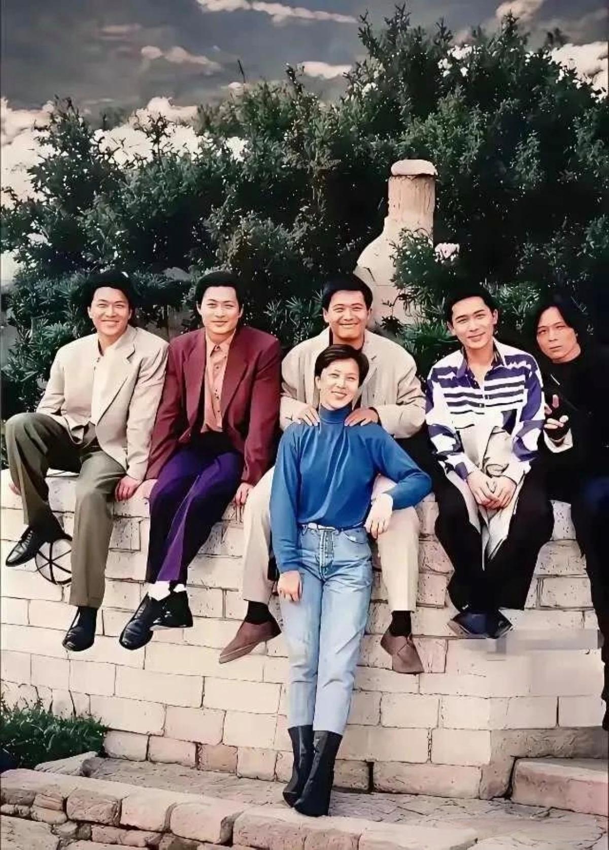  群星同框，回不去的香港电影流年，你能认出来几位？