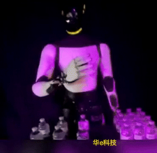 特斯拉机器人当场翻车，戳破马教主的谎言？？？ 马斯克这次可能无法自圆其...