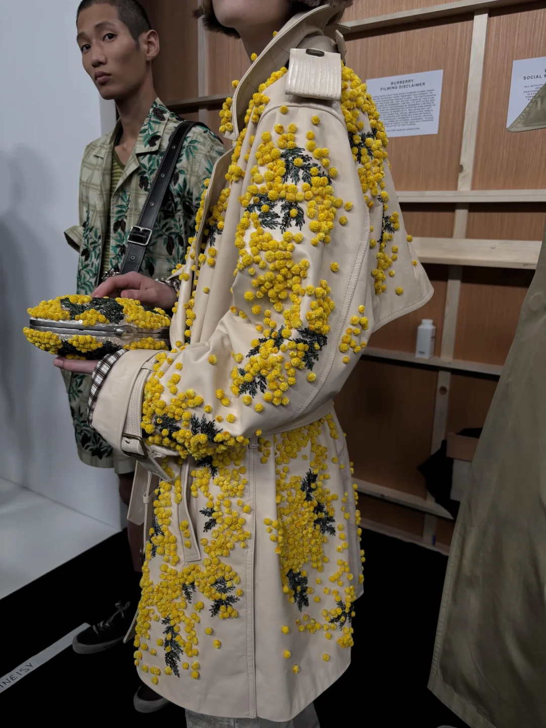 Burberry后台模特上身细节忍不住分享
