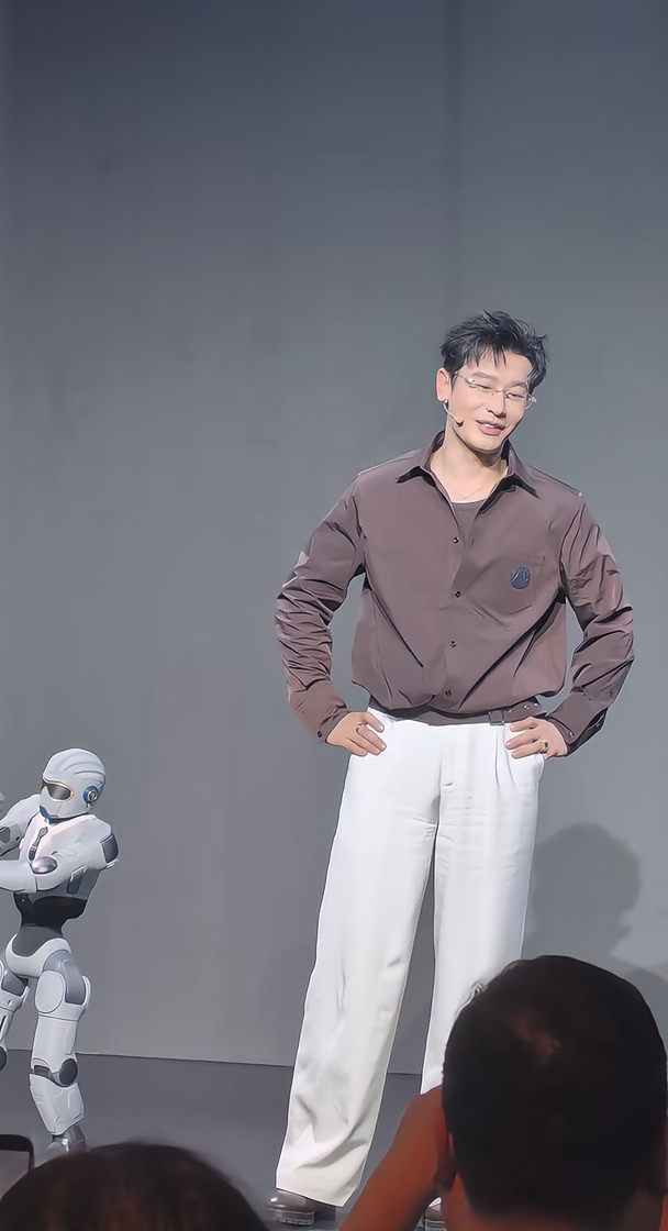 黄晓明、胡军、田亮夫妇，还有Tim…
