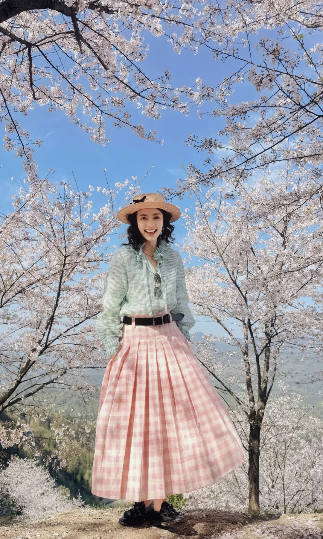 我在樱花树下，很想和你交换春天！