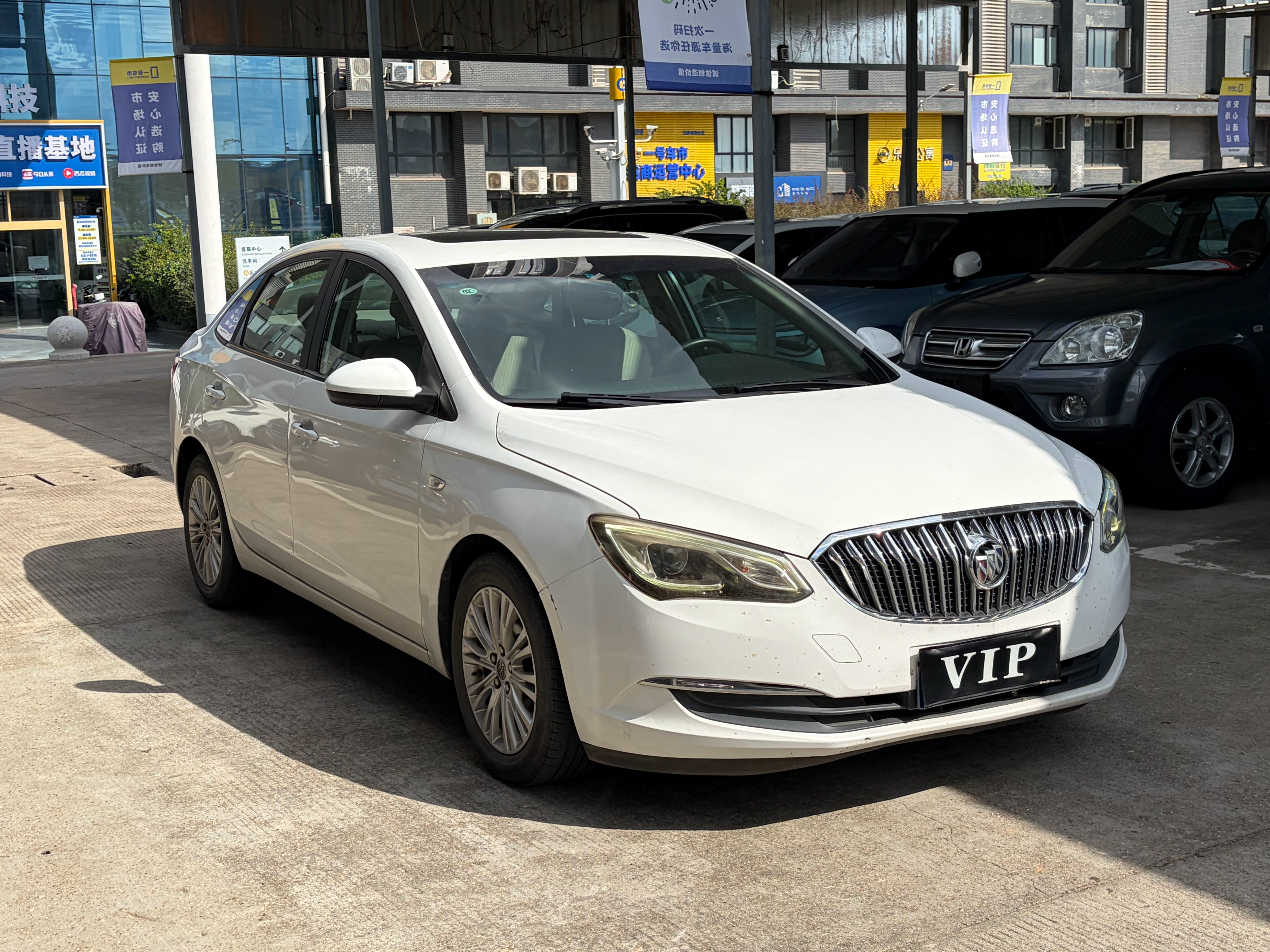 16年别克英朗1.5L自动精英型，个人一手车，实表10.5万公里。车况精品，机盖、右前叶子板小补漆，其余都是原漆。轮胎22年，年审到10.30，交强险到10.28。19800元包过户。  ​