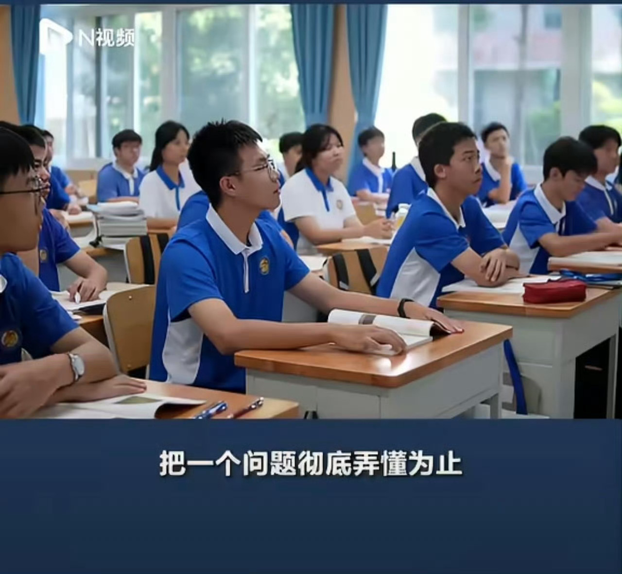 很难得看到AI真正用在课堂上的正确打开方式。堆入二十多万份历史备考资料，专门适配高中历史的考点，错题解析、史料溯源、题型训练一应俱全。最戳我的一点，就是消解了学生提问的心理压力。很多孩子怕问出浅显问题被笑话，但对着AI可以畅所欲言。工具只是跳板，核心还是引导孩子主动动脑，这点真的很棒 ​