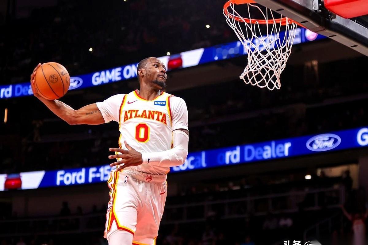 老鹰对尼克斯这场球，库明加可算是把人看蒙了。 半场打了快12分钟，他一...