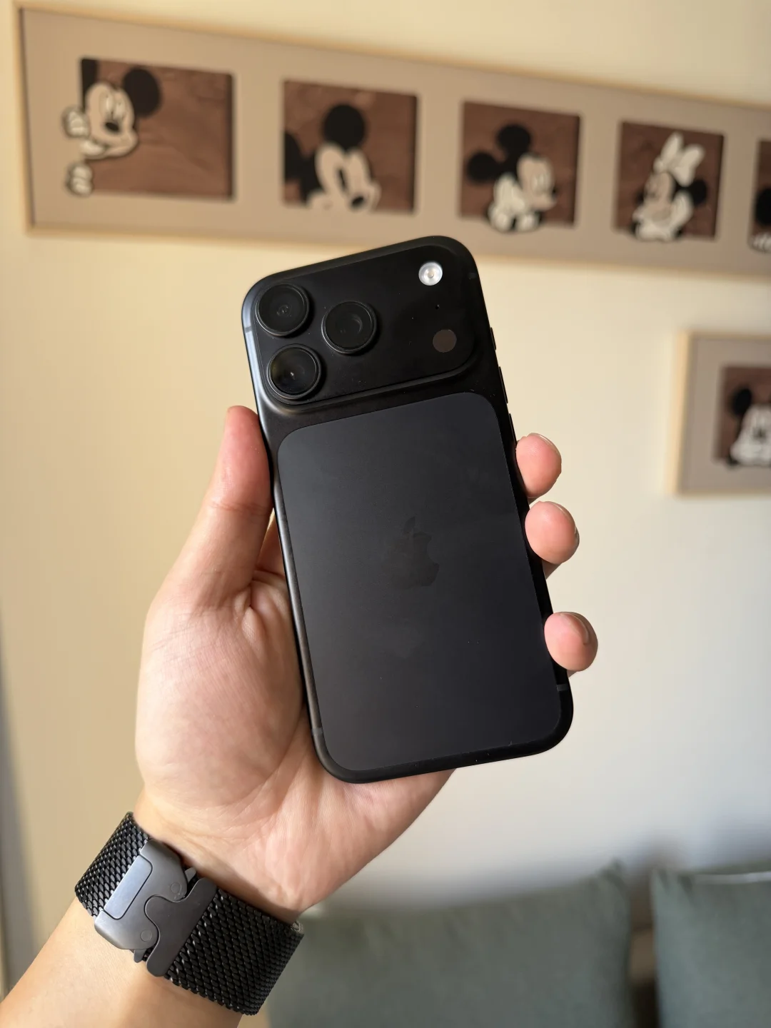 今年iPhone18Pro选黑色的人应该不多吧？