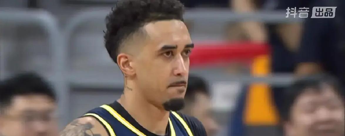 G1一输，最扎眼的不是比分，是杜锋那套用人，看得人直冒火 明明该把强点...