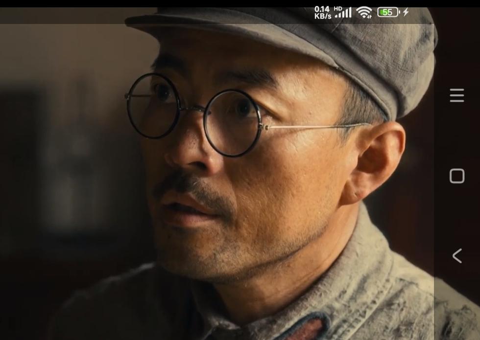 《伟大的长征》张颂文可惜，没想到剧中唯一有点喜感的陈赓大将，长征前竟被撤销了党籍、遵义会议后给予了恢复，剧情覆盖面太大太细致了。
 
林家川出演陈赓这个角色，在整部严肃厚重的剧集里面，算是为数不多性格鲜活的人物，自带一份乐观风趣。看过老电影的观众会有印象，历史上的陈赓，就算身陷被俘的困境，依旧可以保