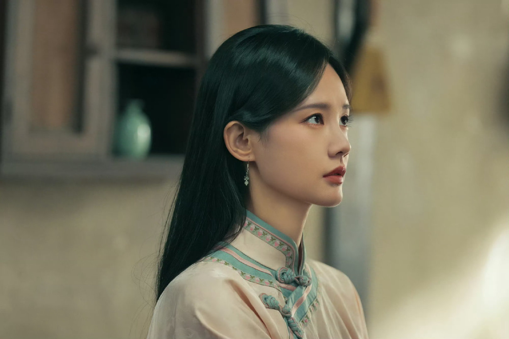 #李一桐以为自己被换脸了#天呐李一桐本人看到都不敢认的程度，还以为自己被AI换脸了[哈哈] ​