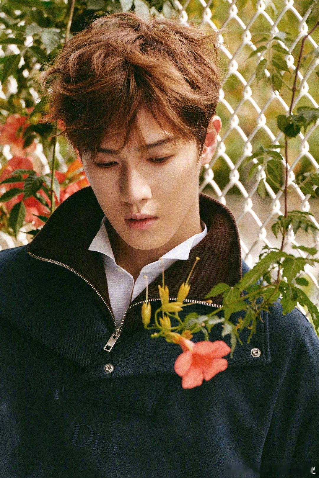 #李昀锐陆一航#lyr#李昀锐士兵荣耀# 

喜乐于山间的风温柔于清晨的花
过好生活的每一天把握当下的每一瞬你就掌握了成功和幸福的通关密码找到热爱默默努力
乐观积极必定风生水起再见少年拉满弓不惧岁月不惧风! ​

​