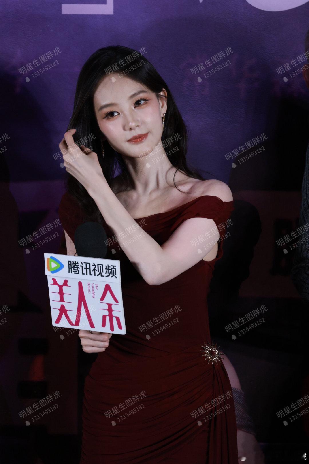 李一桐追剧团红裙好美！！！ ​