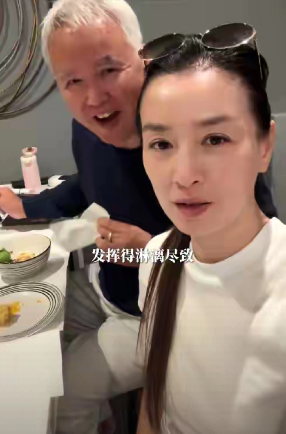 张庭自曝曾无数次想离婚！揭秘和林瑞阳的婚姻相处之道
 
     昔日“酒窝女神”张庭，在采访中坦言，和林瑞阳的婚姻并非外人看到那般完美，两人合伙创业期间，因理念分歧，她曾无数次动过离婚的念头。
 
      二人一个是经典古装女神，一个是台湾琼瑶剧小生，携手创业后，在工作上经常意见相左。但他们约
