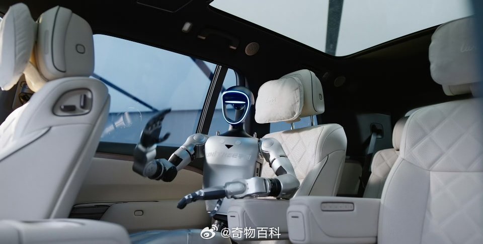 #理想汽车宇树科技梦幻联动##宇树机器人说车#这场跨界联动看点十足，跳出枯燥参数宣讲，用机器人视角直观展现车辆实力，趣味拉满又充满科幻感。
这不只是一次营销整活，更是智能汽车与人形机器人两大赛道的碰撞。
汽车机器人遇上具身智能，打开人车交互新想象，也让人看到未来智能生活更多可能性，期待 ​
