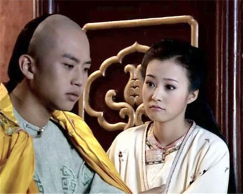 盘点一些明星的前任们
冯绍峰｜前女友：倪妮
二人因《金陵十三钗》结缘相恋，当年大方公开恋情，经常合体亮相活动。相伴三年，也曾传出订婚传闻，收获不少祝福。后续因事业节奏、生活理念存在分歧和平分手，分开之后彼此体面，没有产生争执。
李现｜前女友：钟楚曦
一段青涩的校园恋情，在两人尚未走红 ​