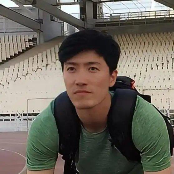 《刘翔安置风波后续：体育局回应协商中，第三条路或成真》播放量：7672
点赞量：142 虽然不是奥运冠军多了去了，但刘翔这块金牌是全亚洲史无前例的里程牌式的金牌，耐克公司在全世界只签了5名终身代言人之一刘翔，让中国形象在世界上有个齐名乔丹，詹姆斯。C罗，形象代言人刘翔， ​