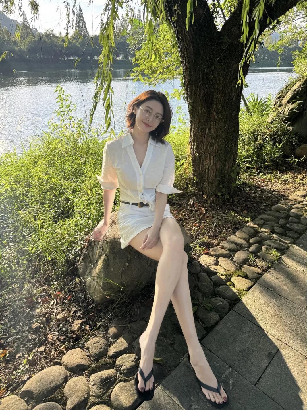 她真的好适合白衬衫～🍃