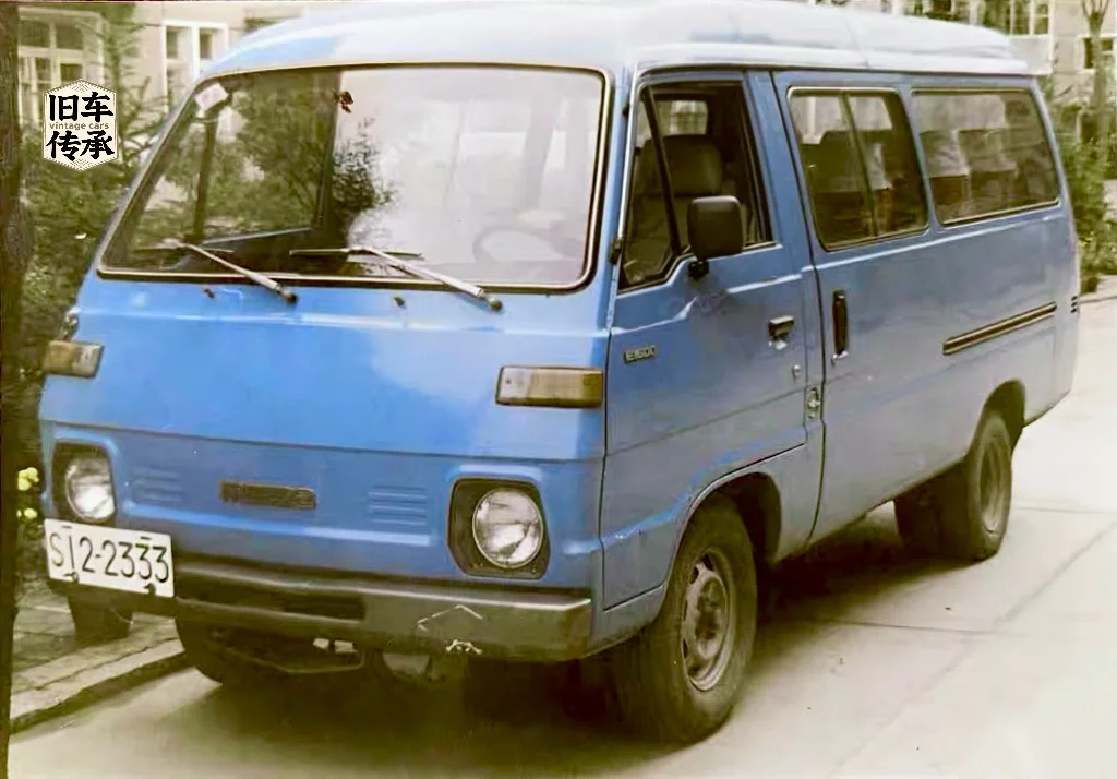 1978年，Bongo Multi Wagon E1600
后轮采用小直径的双轮