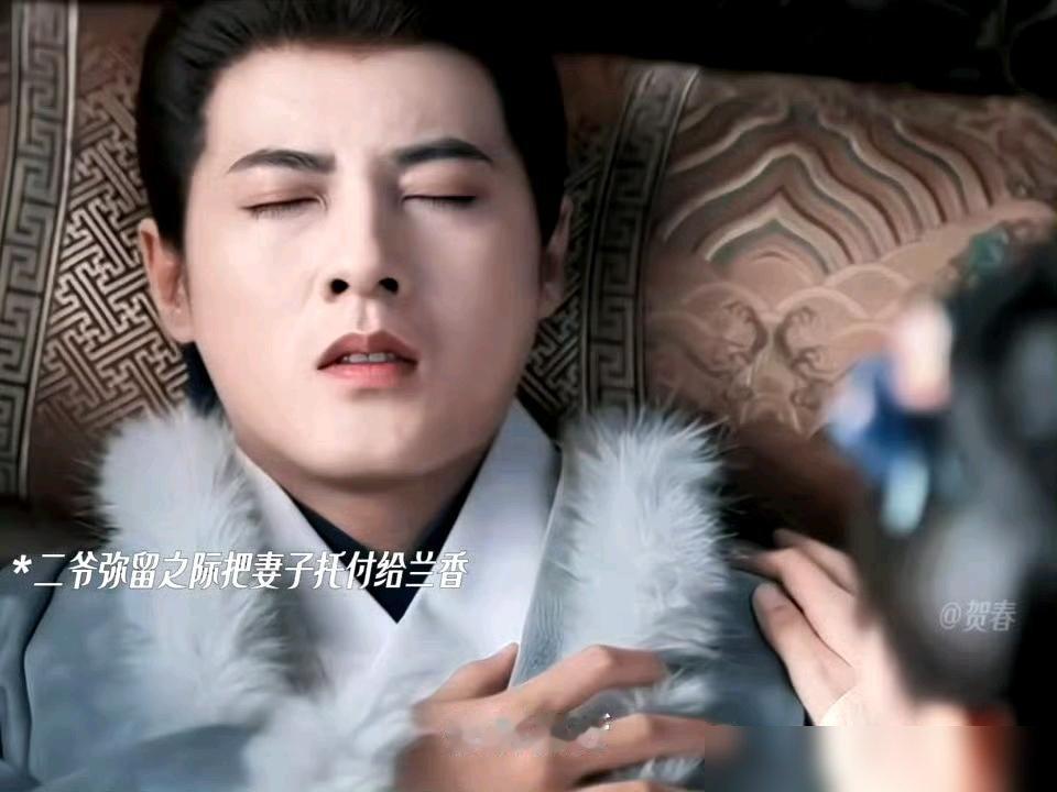 全死了。就剩她一个。
《兰香如故》大结局，赵星棠被杀，林锦岚病逝，韩粱战死。男主林锦岐也没了。
一屋子人，最后只剩许兰香，守着林府活到八十多。
谭松韵这戏收着演，不哭不闹，反而更扎人。大结局点映礼上，她和刘学义一个拥抱，直接把“二搭”顶上热搜。
弹幕全在刷“意难平”。
可你细想，能活到最后