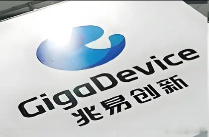 【#兆易创新最新业绩#】8月28日，据财联社不完全统计，截至发稿，包括长鑫科技、江波龙、佰维存储、兆易创新、德明利、香农芯创、深南电路、澜起科技、协创数据、大普微、君正股份、普冉股份和中电港在内的多家存储芯片上市公司披露半年报。其中，江波龙上半年净利同比增长71529%，兆易创新Q2净利环比 ​