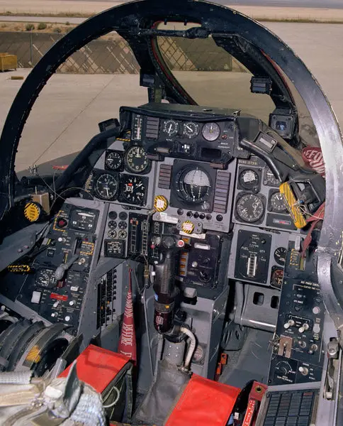 F-14雄猫座舱解析！传奇舰载战机