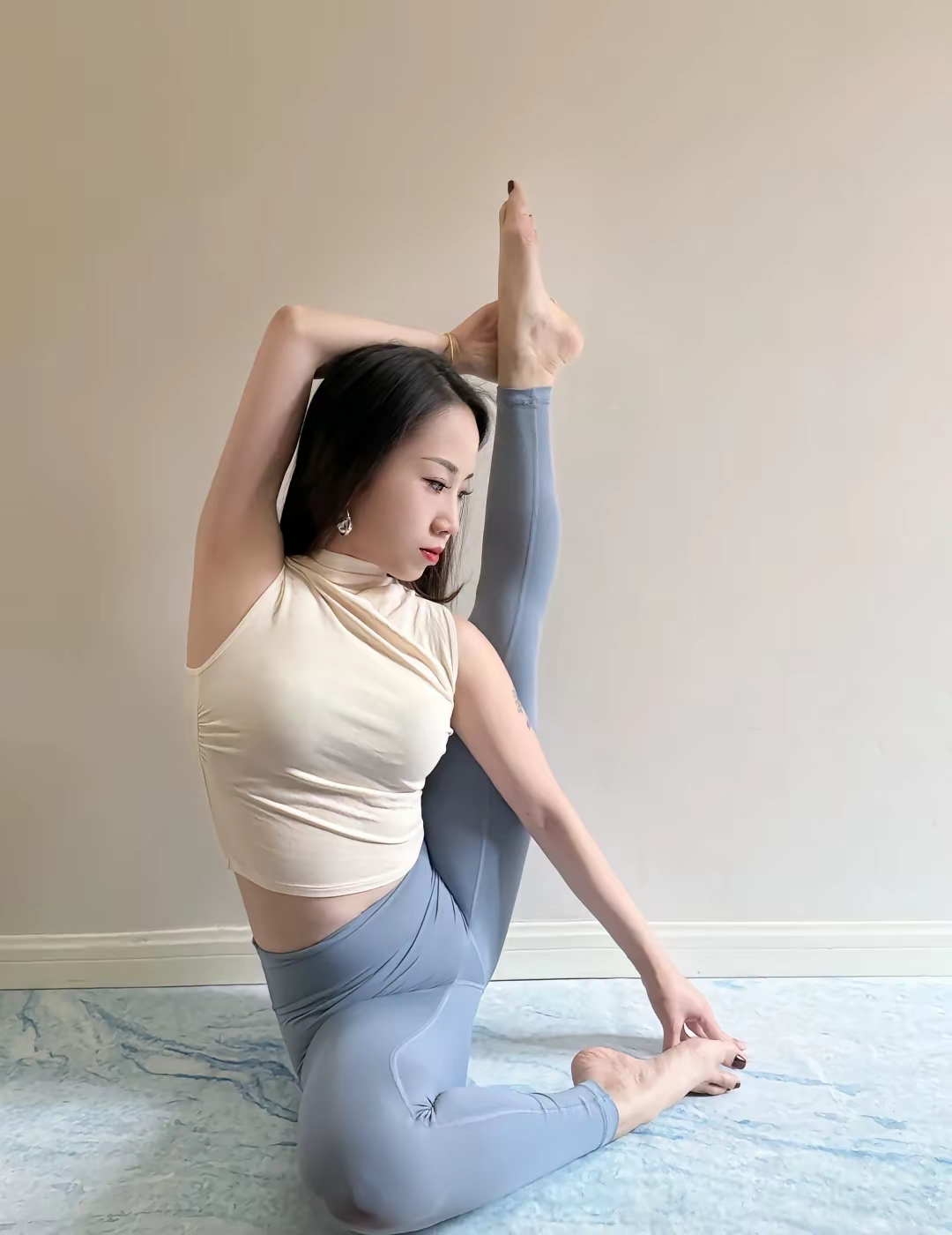 优雅瑜伽姿势，柔美身姿，尽显女性魅力！?