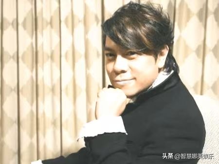 最近蔡康永相关话题又热了起来，本来不想蹭热度，可刷到一条评论忍不住感慨：天天出书教大家高情商、教说话、教处世，怎么觉得他自己说话并不妥帖？
 
先说清楚，真不是拜高踩低，只是一直以来的个人观感。看过不少他的采访和综艺，很多时候听得云里雾里，话绕了一大圈，看似充满哲理，却抓不住核心表达。
 
当年金马