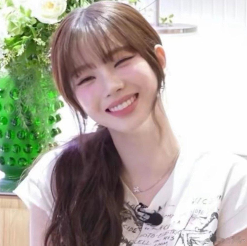 #柳智敏[超话]# 萌萌的冲着你笑～[兔子] ​