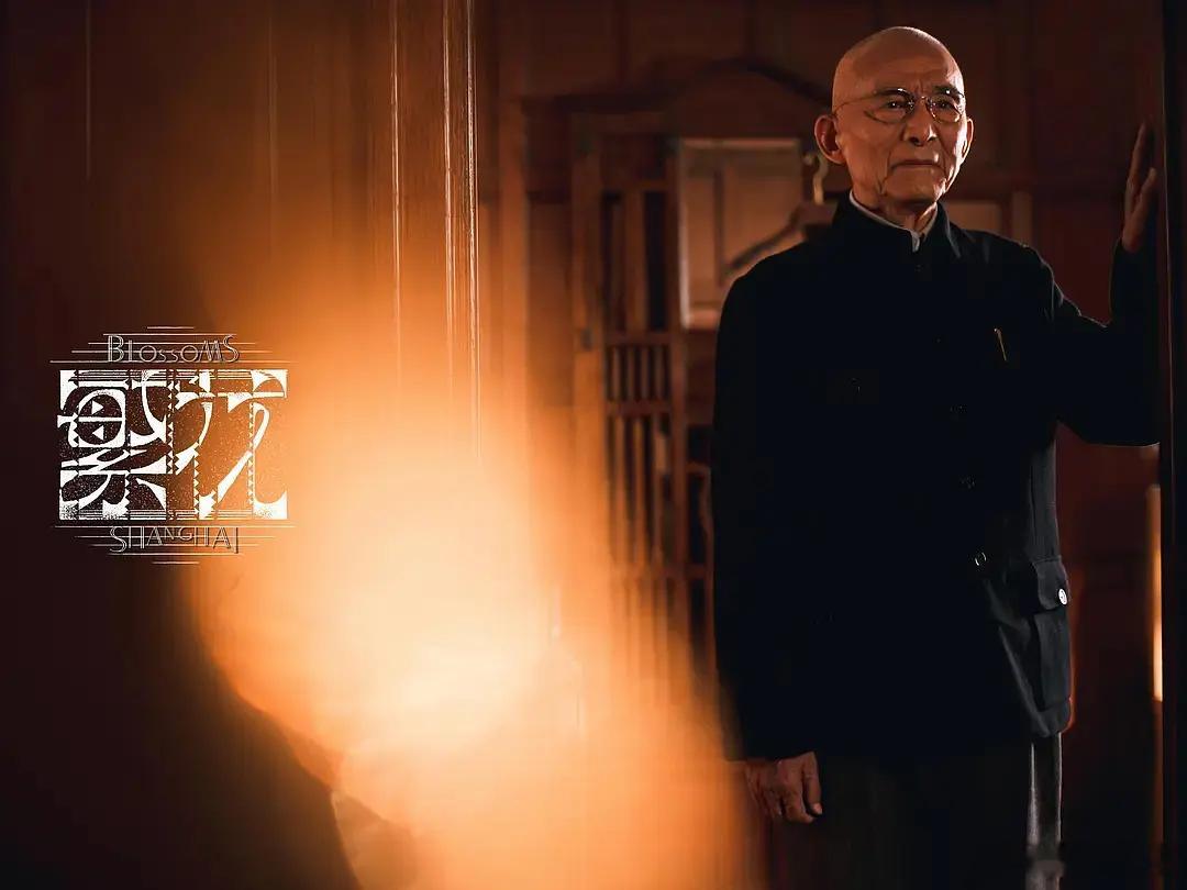 #游本昌 济公是我的第八十个角色##游本昌自传# 游本昌曾在《补拙记：游本昌自传》中回忆经典角色《济公》中的济公和《繁华》里的爷叔👇一直保有创作激情、无比敬业的艺术家游本昌老师[泪]#游本昌去世#

关于济公——
“济公是我的第八十个角色。8个半月的拍摄过程中，我真是拼了命，把所有的艺术积累 ​