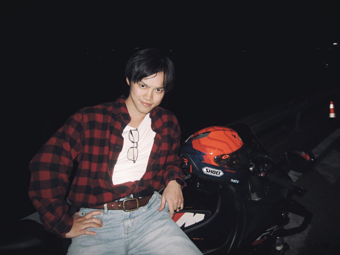 天凉了… 
#摩托[超话]##摩托车[超话]##宝马s1000rr# ​