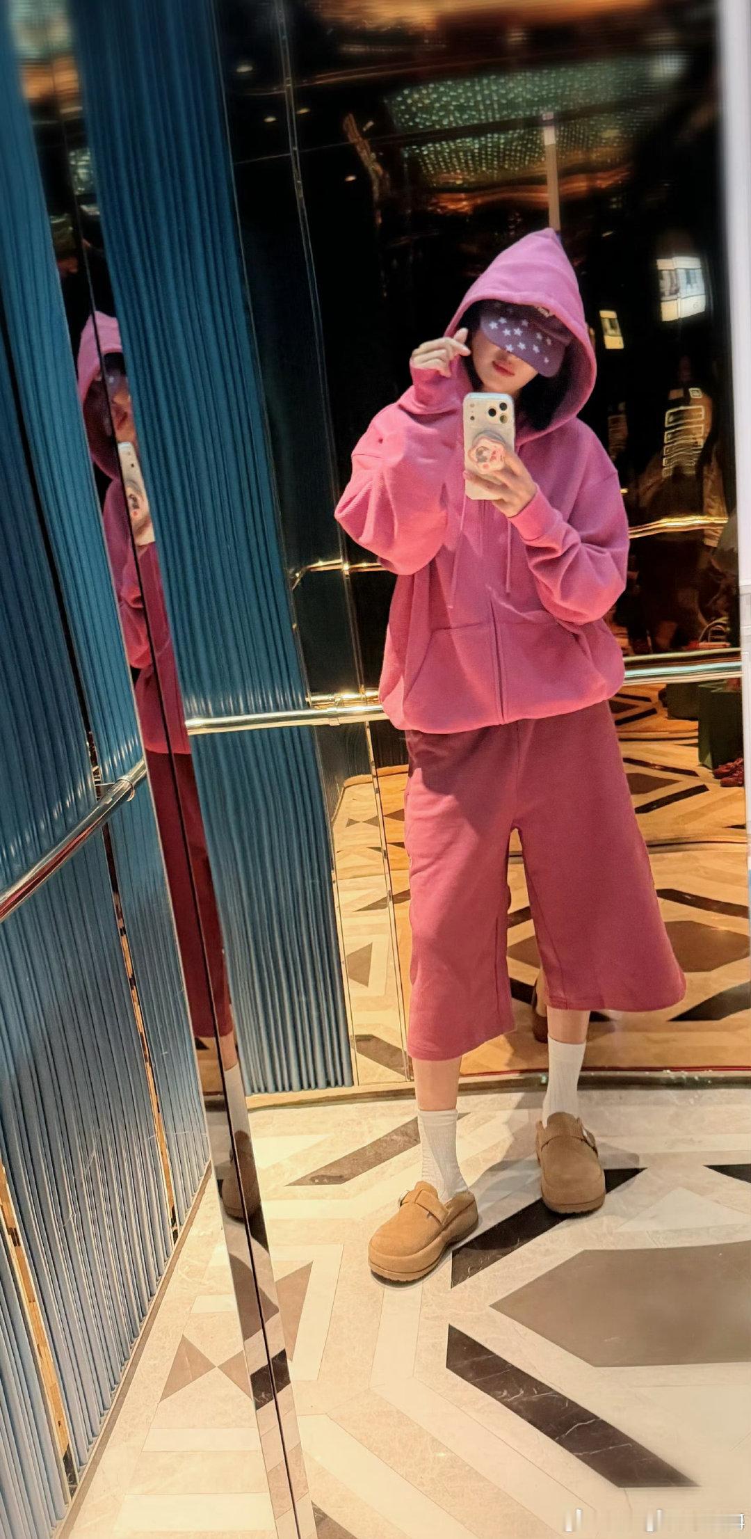 #辛芷蕾[超话]# 蕾姐，拍的美美的 ​