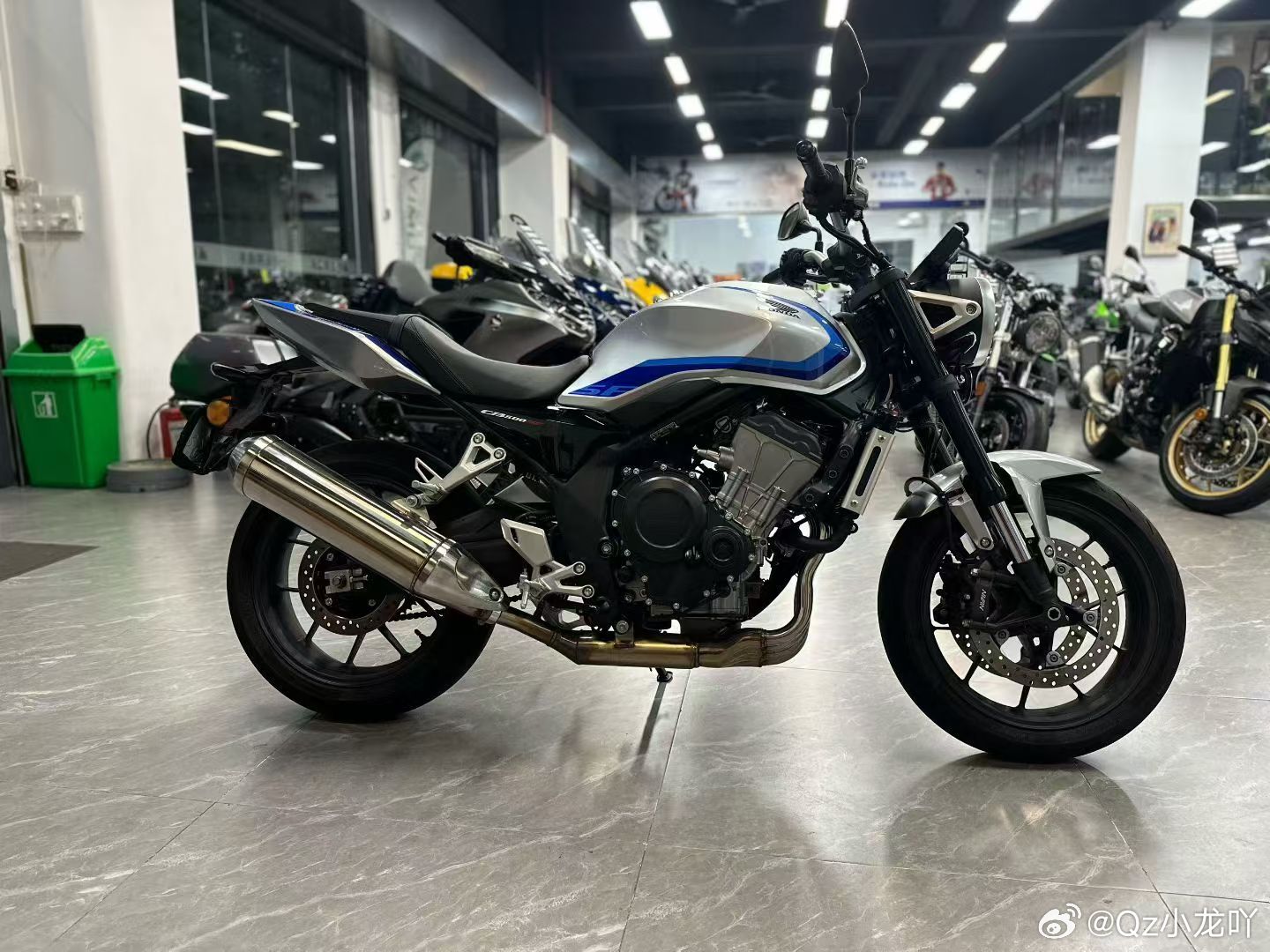 26年6月登记上牌本田CB500SF，一手仅行驶700公里准新车况，整车无瑕，加转手把整高，E-Clutch自动离合新手必备#摩托车[超话]# ​