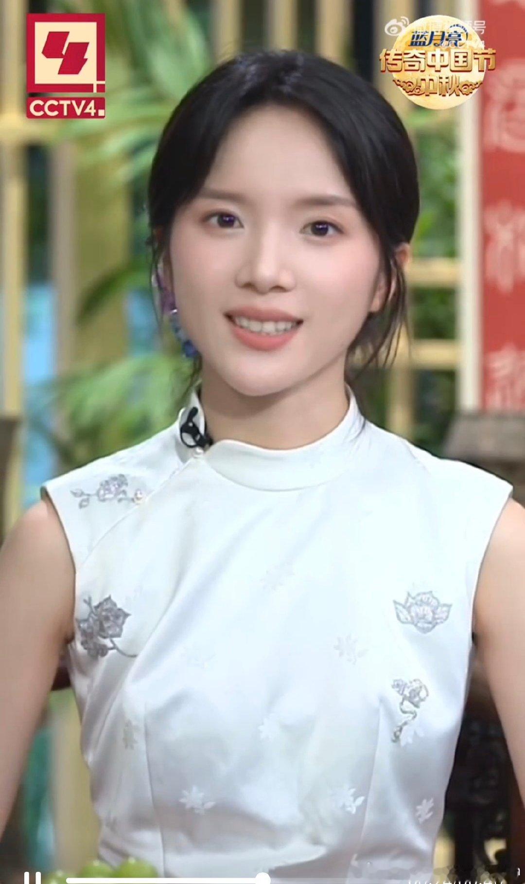 #李思潼妆前妆后变化好大# 又上奇怪热搜，思潼化妆跟不化妆都特别好看 ​