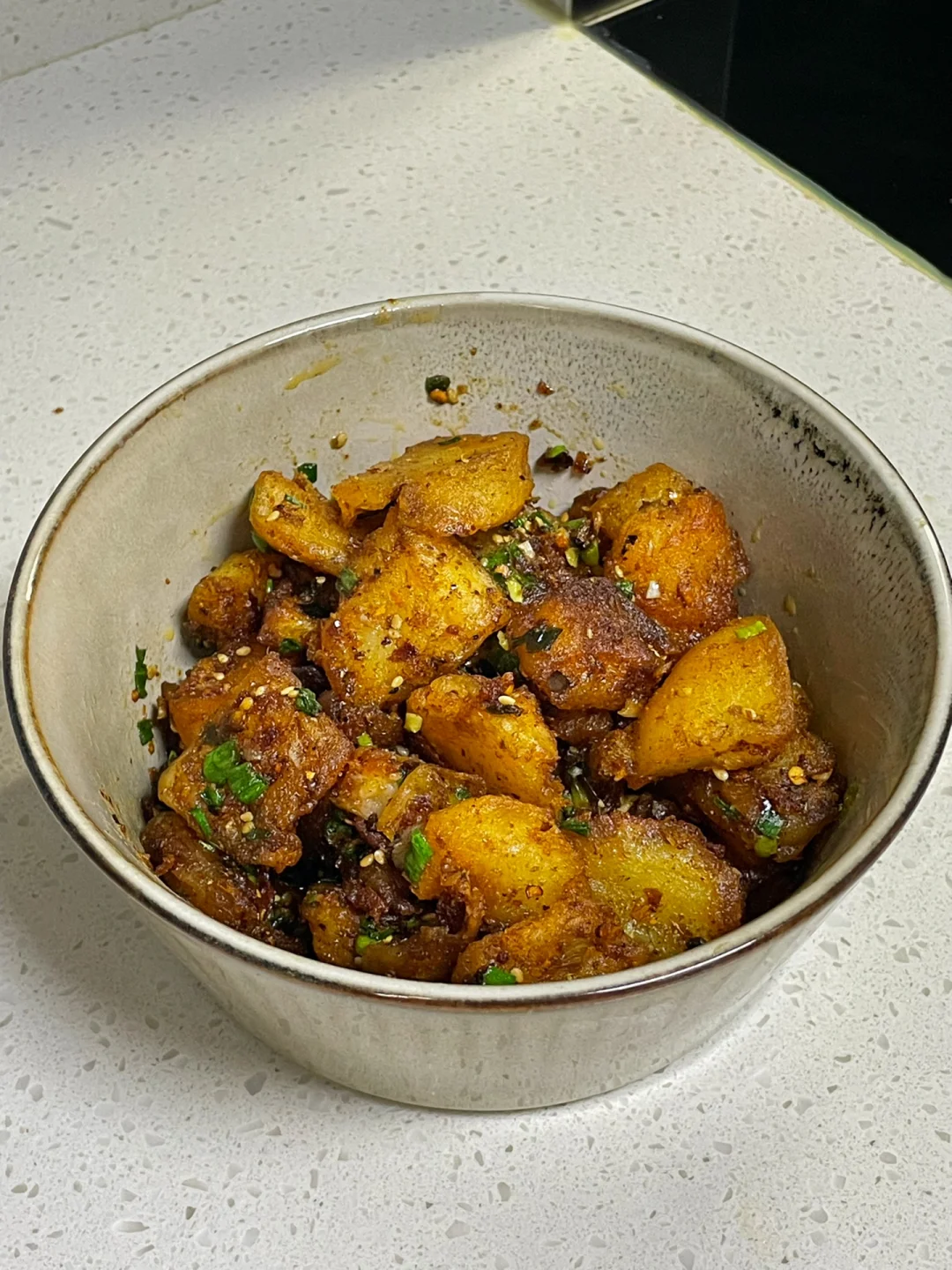 超级入味的香辣锅巴洋芋，是路边摊的味道🤤