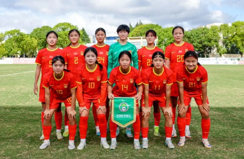 近日明日之星冠军杯赛事中，中国U17女足三战全胜，狂进14球且零失球拿下小组头名，可主帅马晓旭却直言防守表现不达预期，球队防线的短板在大胜之下暗藏危机。从赛事数据来看，球队依赖前场高压逼抢压缩对手进攻空
