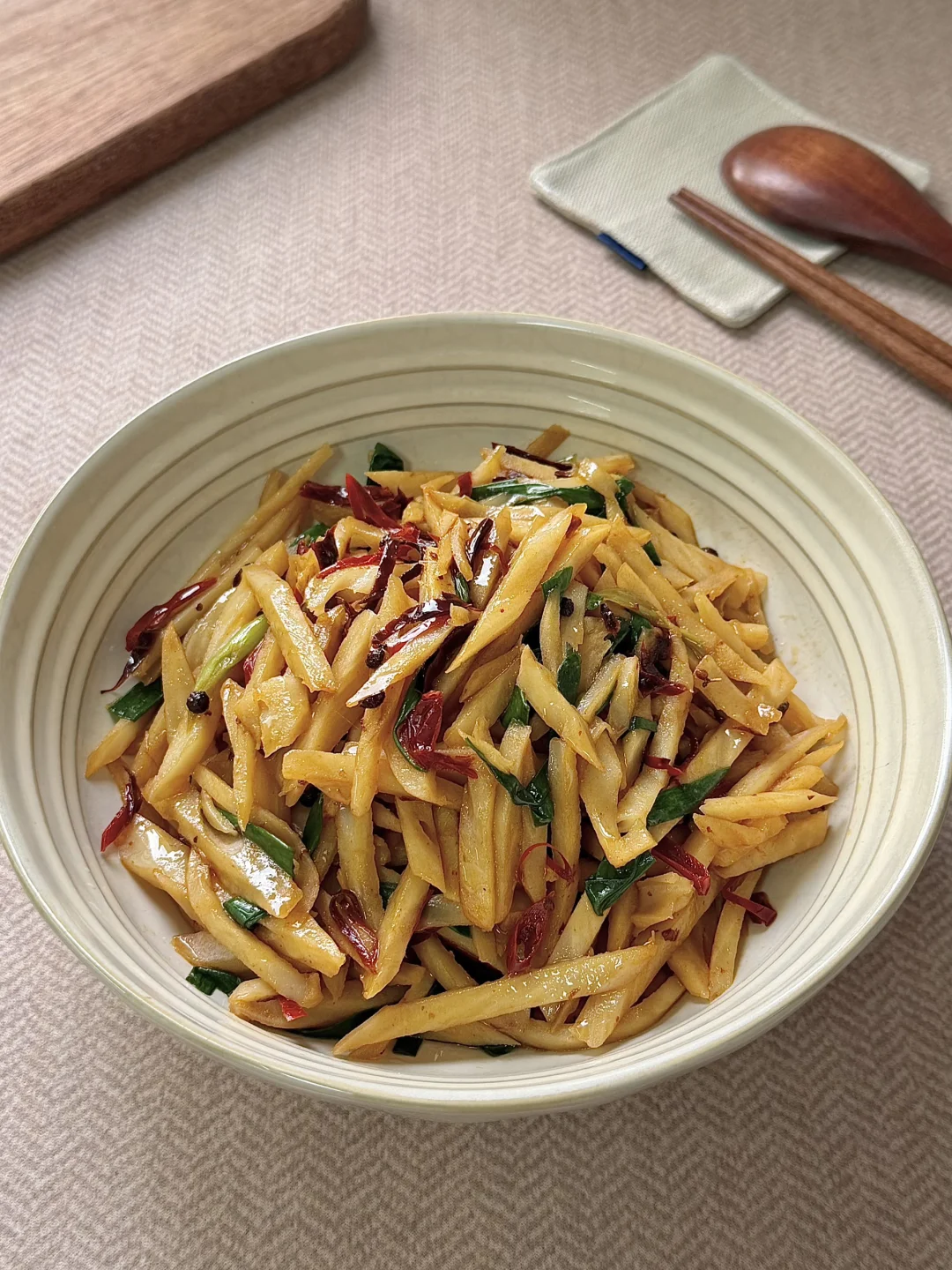 醋炝藕条太太太好吃了🤤香香辣辣🌶️很解腻