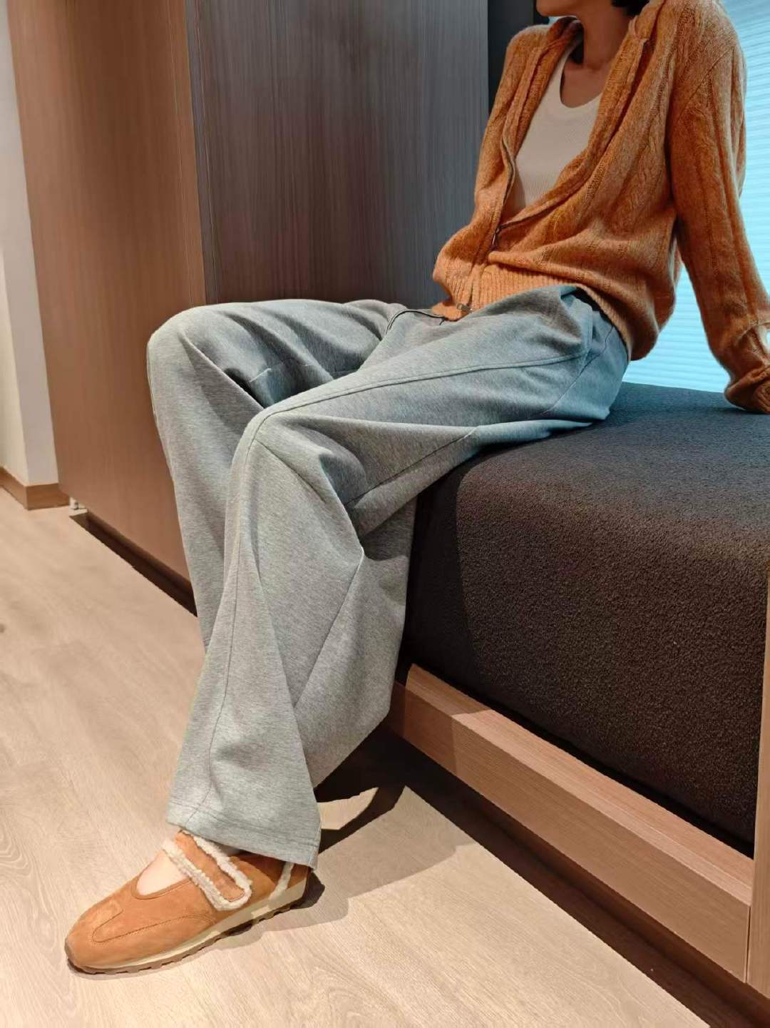 最喜欢发动图，
瑜伽裤，宽版T，小个子小版型西服
17号预览，20号腰带上在二店里啦 ​